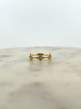 Load image into Gallery viewer, Flower Cluster Diamond Band
