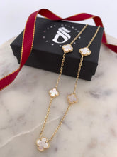 Load image into Gallery viewer, Mother of Pearl Clover Necklace
