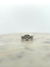 Load image into Gallery viewer, Oval Wedding Set
