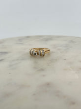 Load image into Gallery viewer, Round and Baguette Wedding Set
