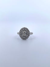 Load image into Gallery viewer, Oval D. Halo Engagement
