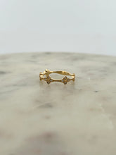 Load image into Gallery viewer, Flower Cluster Diamond Band
