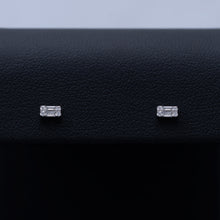 Load image into Gallery viewer, Emerald Stud Earring
